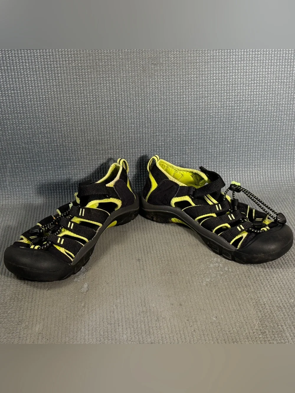 KEEN Newport H2 Sandals Black/Green Big Kid Size 5Y